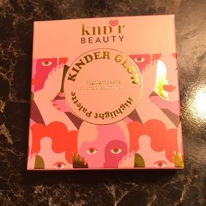 Kinder glow highlighter palette